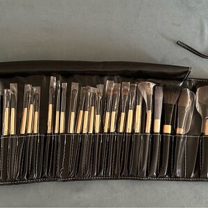Black Makeup Brush Set with Roll-Up Case